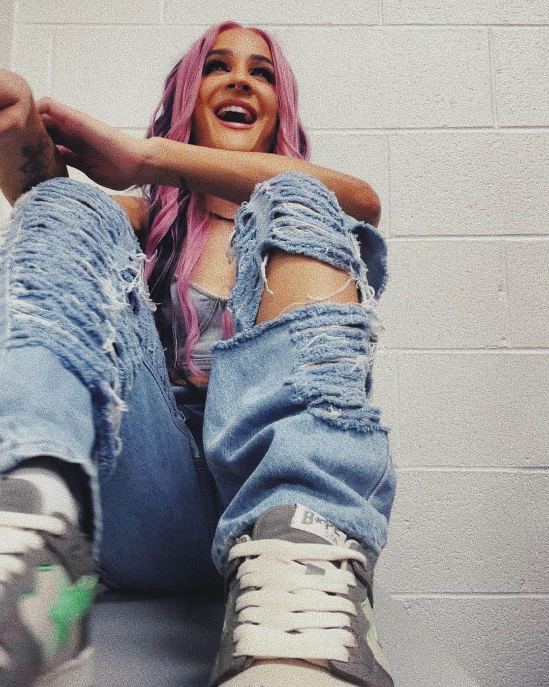 のインスタグラム：「Me pretending to laugh at the millionth joke of “… not sure you realize this but your pants have holes in them”」