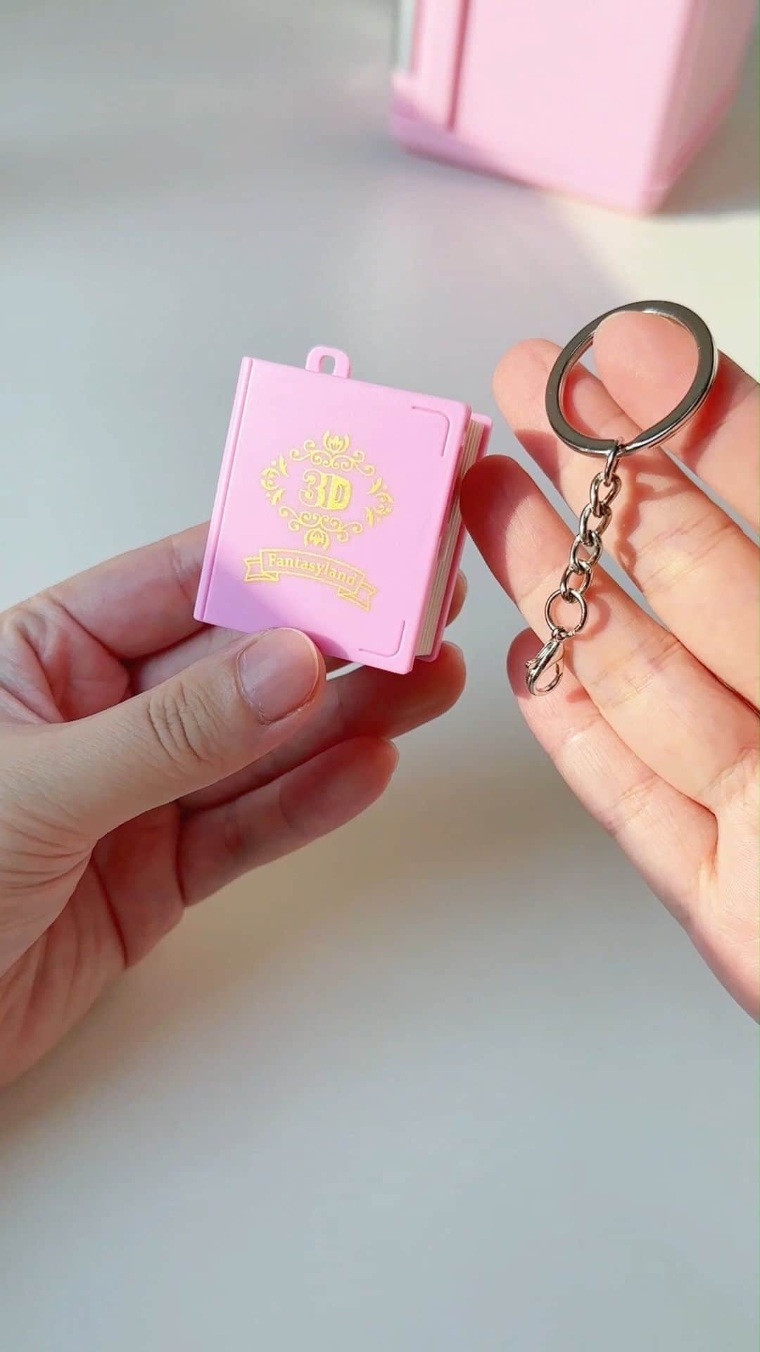 SHEINのインスタグラム：「This ACCS is a real page-turner! 📖🏡✨ Never judge a keychain by its cover 😉  🔎 16631529  #SHEIN #SHEINforAll #SHEINstyle #fashion #chic #saveinstyle」