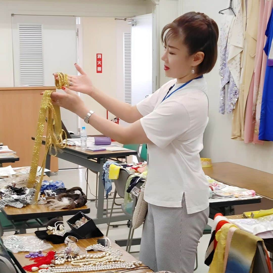 清水まり子さんのインスタグラム写真 - (清水まり子Instagram)「夏のオープンキャンパス(模擬講義)もおかげさまで無事なんとか終了。学長、学科長、教職員の皆さま、ヘルプの学部生の皆さま、そしてお運び頂きました皆々様、ありがとうございました！後期もアップデートして楽しみながら頑張ります💕よろしくお願いします🙇 #オープンキャンパス  #オープンキャンパス2023  #秋草学園短期大学  #秋草学園短期大学公開  #北野大学長  #可愛い生徒  #明るいキャンパス  #アットホームな教室 #クリス・パーカー  #書いた絵 #私が書いた絵  #立教RSSC  #おかげさまでありがとうございます  #MARIKO #感謝」8月28日 0時33分 - mariko1205shimizu