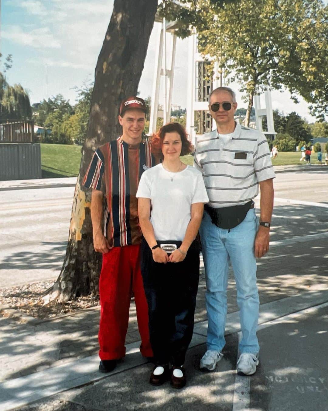 マーク・ホッパスのインスタグラム：「The Pixies, circa 1993」