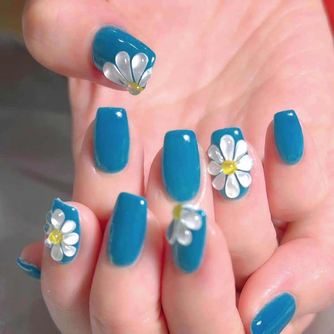 なかやまちえこのインスタグラム：「🌼⠀ ⠀ @1029_makoto さん⠀ イメージお伝えいただいて⠀ ⠀ @aby_sharenail  #nail #nails #nailart #ネイル #美甲 #ネイルアート  #japanesenailart #manucure #japanesenails #manicurist #gelnails #أظافر #네일아트 #미용  #เพ้นท์เล็บ #artedeuñas #เพ้นท์เล็บเจล #ジェルネイルデザイン #ネイルデザイン #nagelkunst @kimacat_betty @pregel.jp ⠀」