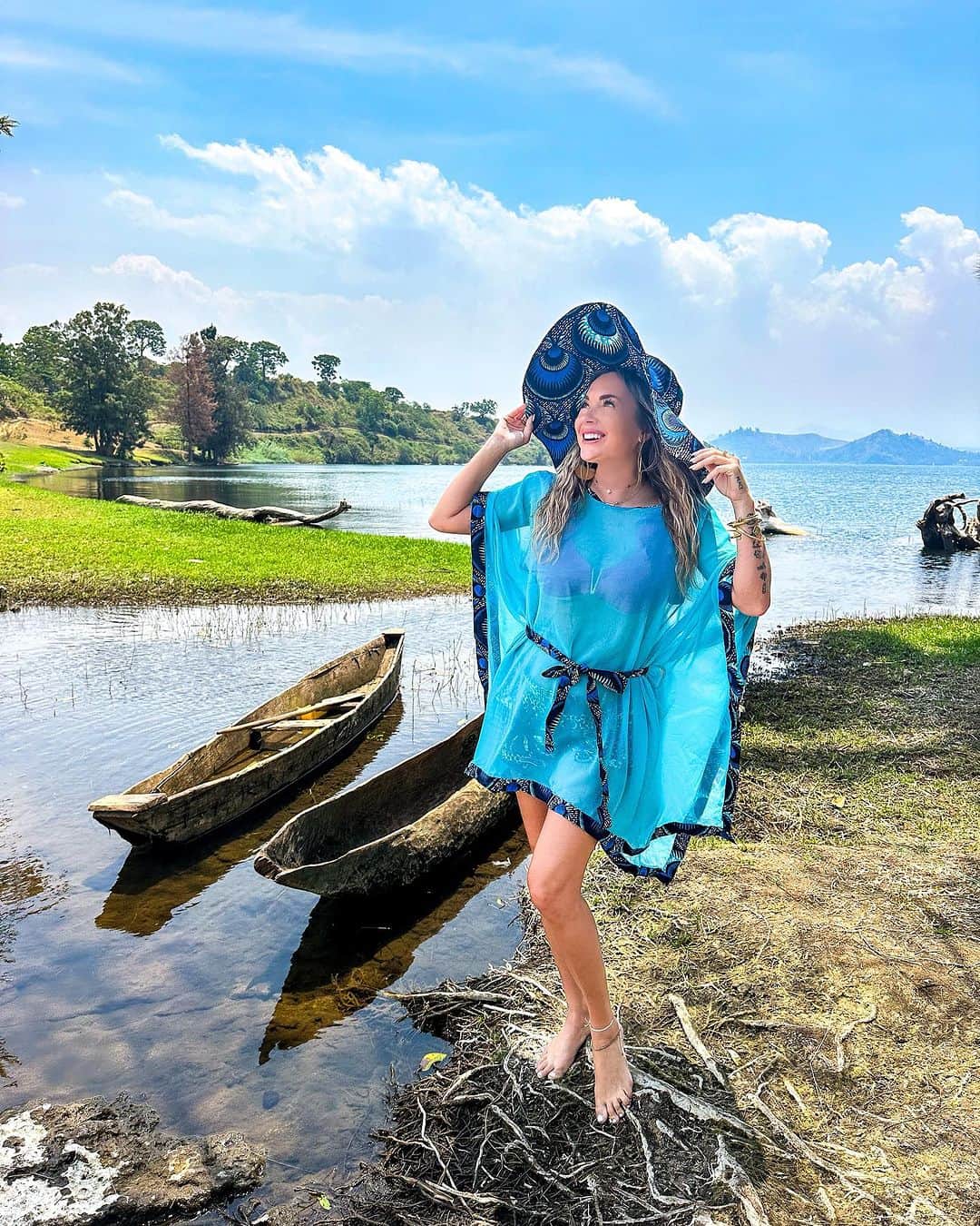 アリサ・ラモスのインスタグラム：「D.R. Congo has one of my favorite remote islands in the world: Tchegera Island, which is actually the rim of a sunken volcano!  This is my 3rd year going to DRC, and the second time bringing a group, and while I always feel safe going to Tchegera Island and in Goma, I’m not going to hide the fact that we still can’t go gorilla trekking in Virunga (where I first went) due to civil unrest caused by rebel groups.  It would be great if all of the “peace keepers” that are based there would help stop the violence (the rebels brutally kill a lot of locals in the northern area) but I haven’t heard of much change since my first time here.  Anyway, Virunga is still my #1 gorilla trek and I hope the gorillas are safe there!  Would you go to D.R. Congo?  Swim cover up and hat designed by me!  #drcongo #congo #mylifesatravelmovie #globalcitizen #travelphotographer #tchegeraisland #remoteislands #yimbafashion #kitengefashion」