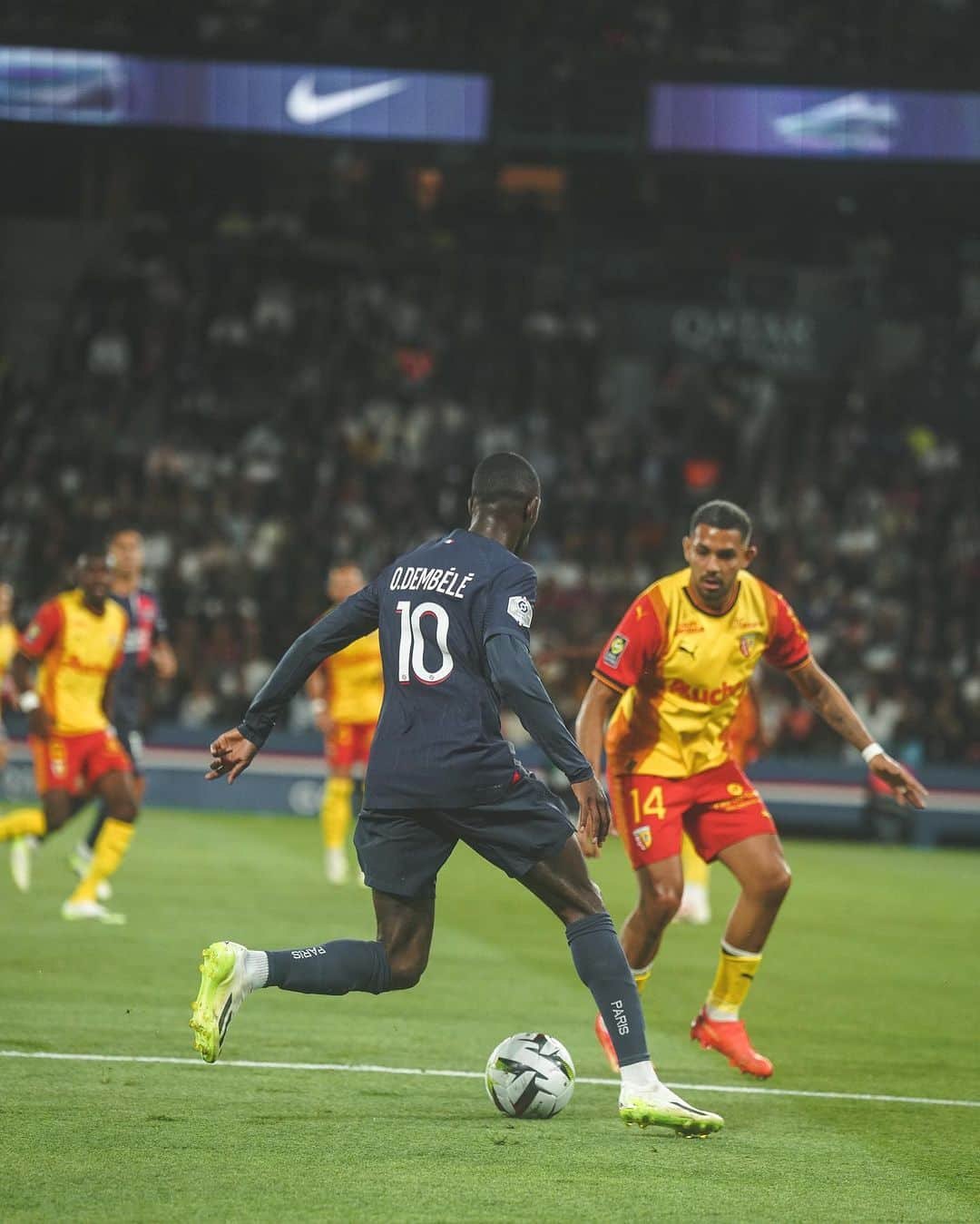 パリ・サンジェルマンFCさんのインスタグラム写真 - (パリ・サンジェルマンFCInstagram)「First steps at the Parc des Princes! 🏠❤️💙 Premiers pas au Parc des Princes ! 🏠❤️💙   #PSGRCL」8月28日 0時53分 - psg