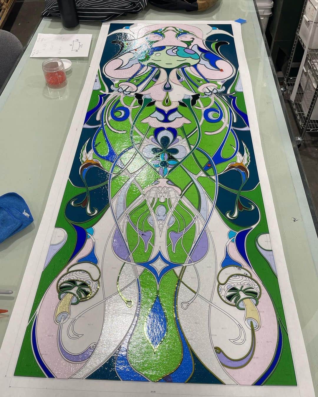 ジェームス・ジーンのインスタグラム：「New WIP with @judsonstudios pushing the limits of fused glass. In the next slide, the component trees resemble an alien language…」