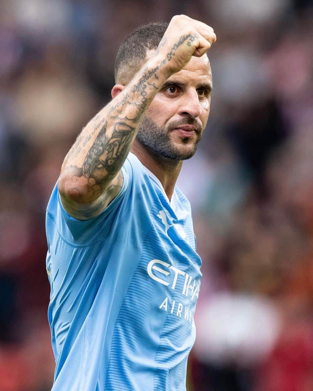 カイル・ウォーカーのインスタグラム：「A good team spirit shown to come back and grab the 3 points today. Thank you for the kind welcome and good luck for the season ahead @sheffieldunited」