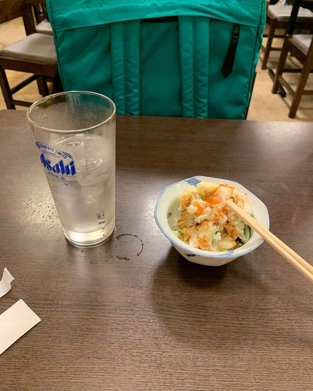 松井泉のインスタグラム：「ただいま at千束通り商店街  いや〜とんでもないお祭りでした…。 諸事情によりアンコールはできなかったけど、 めちゃくちゃ楽しみました！  観て下さった皆さまありがとうございました！  今回のCarib roots setのキモはなんと言ってもドラムのダイさんに尽きると思います。 あのデタミの人やもんな。 痺れっぱなしでした！  終わってから森さんオススメの飲み屋さん二軒ハシゴして、最高の一日でした！！ #エゴラッピン  #egowrappin」
