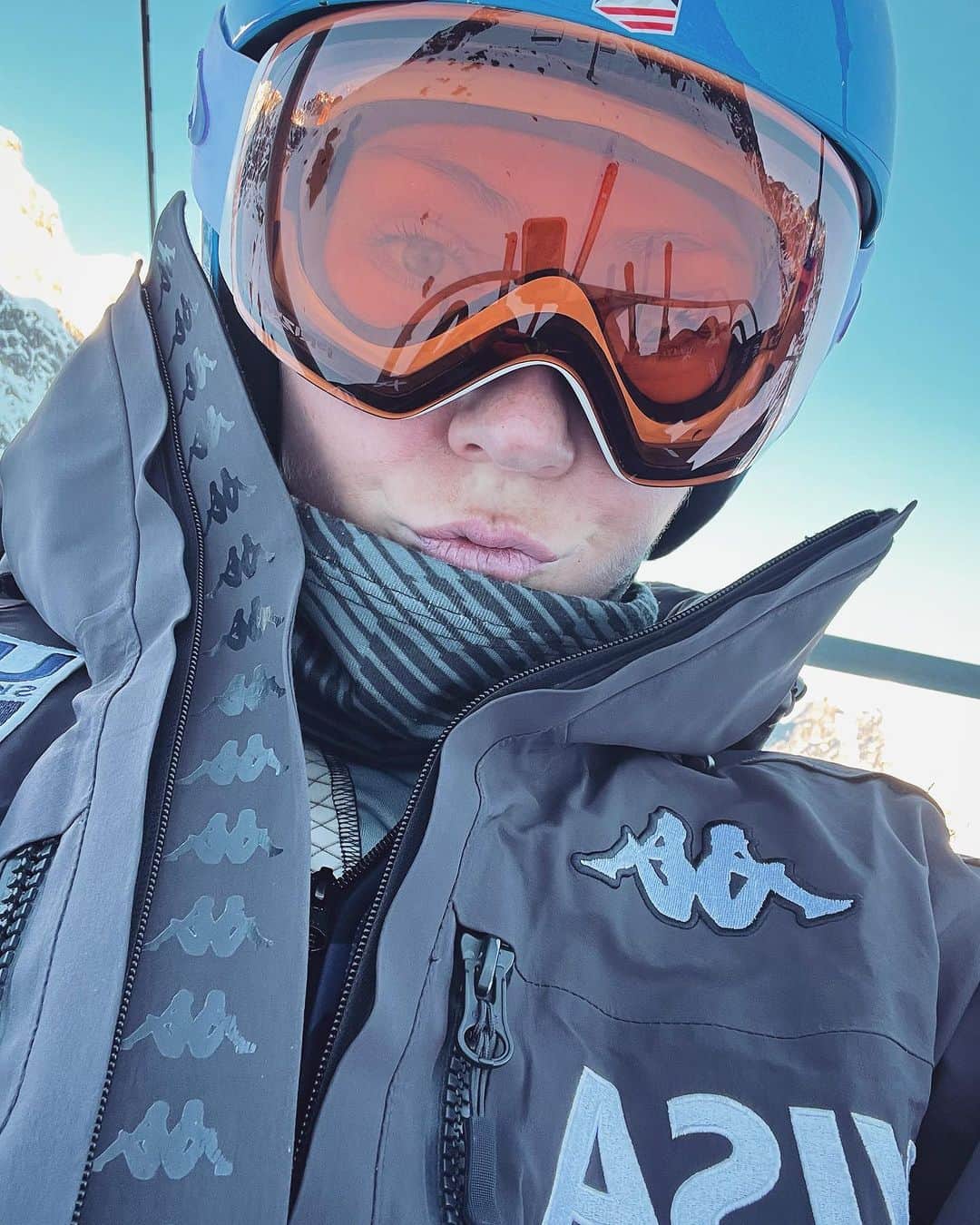 ミカエラ・シフリンのインスタグラム：「back n’ boppin 🤪❄️  #weareskiing #stifelusskiteam」