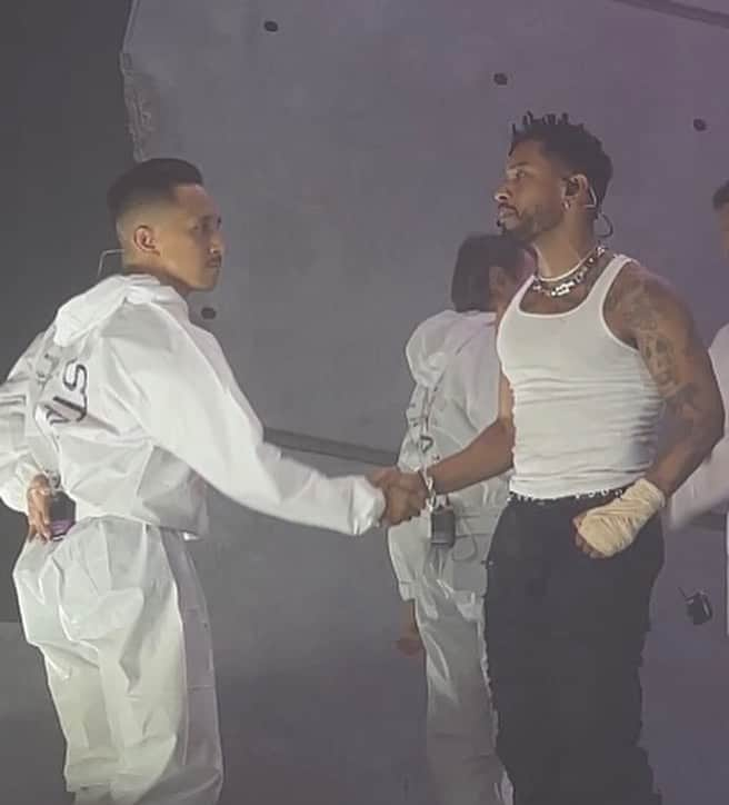 ショーン・エバリストのインスタグラム：「This made me feel like my dream came true✨Thank you @miguel and @toogiesaurus for making Shaun’s dream become real✨Shaun manifested this 13 years ago (sure thing) if you know, you know.😉 Anyway in the middle of making @movement.lifestyle with a crazy busy schedule, he would come back from reh with a huge smile on his face and that made me feel so happy. Love you Shaun kun💚 I’m so proud of you. I guess I gotta make new Shaun T-shirt again.🤭」