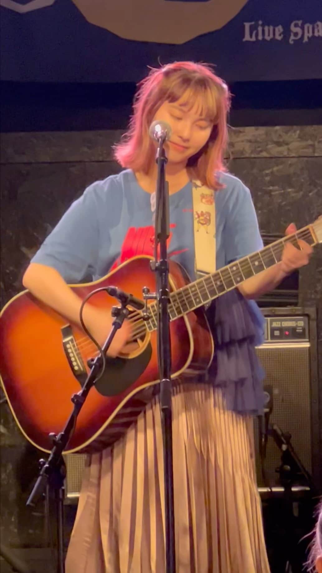 のインスタグラム：「#全国声波 _10 ＠福島・C-moon   アホ毛はご愛嬌…🎥｢XL｣  Cmoon移転後初のワンマンやったそう、光栄すぎる、見合うライブになった気がしています、出会ってくれて有難う、東北シリーズははやくも終わり、まだまだ日本捨てたもんじゃないなと思える人の温かさにひたひたです、あ〜〜沢山パワーをもらった、残り40本、強くなってまた必ず福島へゆきたい  そういえば、ライブ前に一人伺った｢珈琲グルメ｣さん、素敵な喫茶店だった…！」