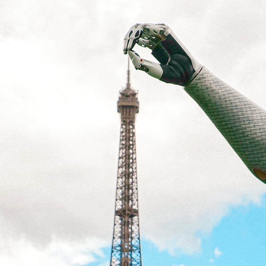 ベアトリーチェ・ヴィオのインスタグラム：「BEBE IN PARIS 🇫🇷 Legend @bebe_vio joined us to celebrate the Paralympic 1 year to go tomorrow ✨ In a year, Paralympic athletes will transform the city into their very own playground. See you in the stands!  #paris2024」