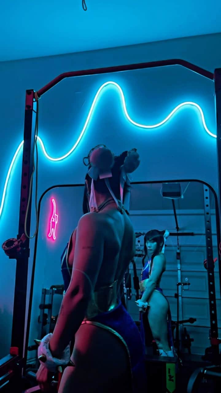 Marycakeのインスタグラム：「chun li hits upper body」