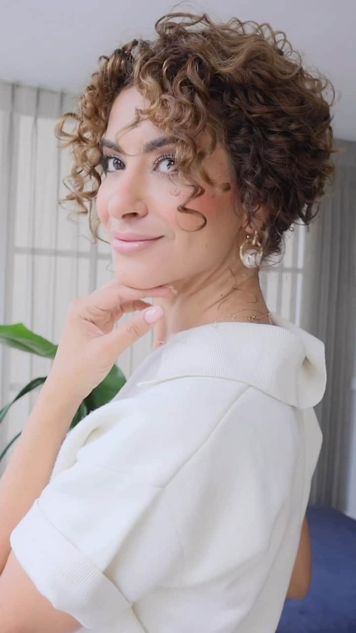 Sarah Angiusのインスタグラム：「So simple & chic✨」