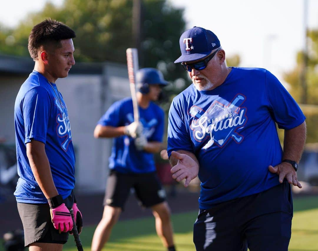 コーリー・シーガーさんのインスタグラム写真 - (コーリー・シーガーInstagram)「Thanks to the @rangersya for letting me, my wife and my dad host a hitting clinic for some of their athletes a few weeks ago.  Special thank you to @adidasdugout for helping me hook the kids up with some gear!」8月28日 2時20分 - coreyseager5