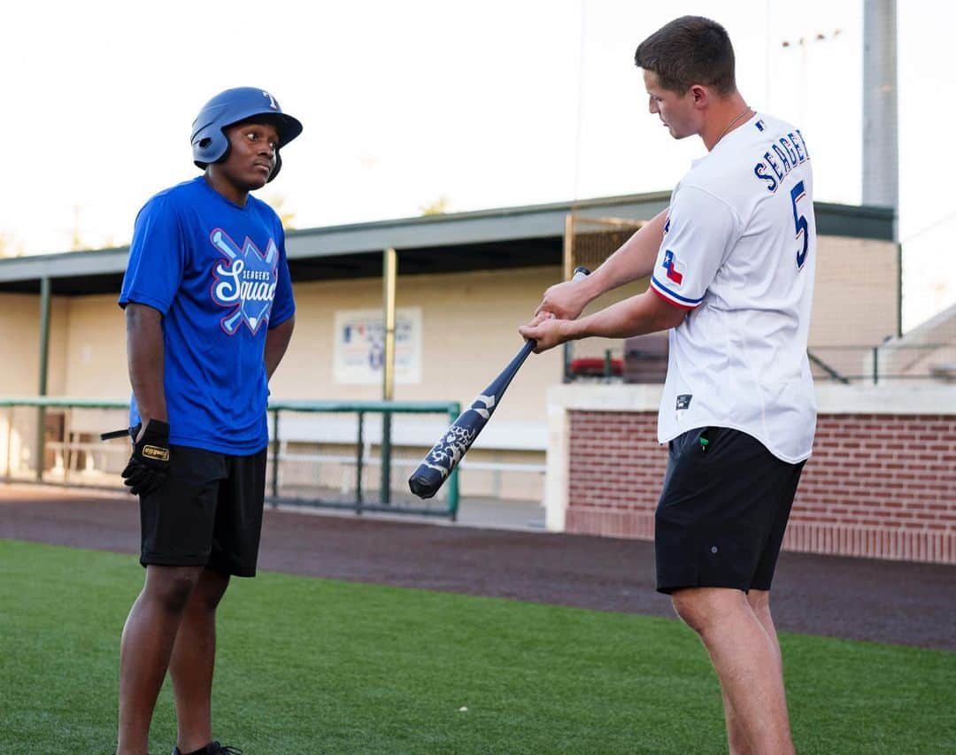 コーリー・シーガーさんのインスタグラム写真 - (コーリー・シーガーInstagram)「Thanks to the @rangersya for letting me, my wife and my dad host a hitting clinic for some of their athletes a few weeks ago.  Special thank you to @adidasdugout for helping me hook the kids up with some gear!」8月28日 2時20分 - coreyseager5