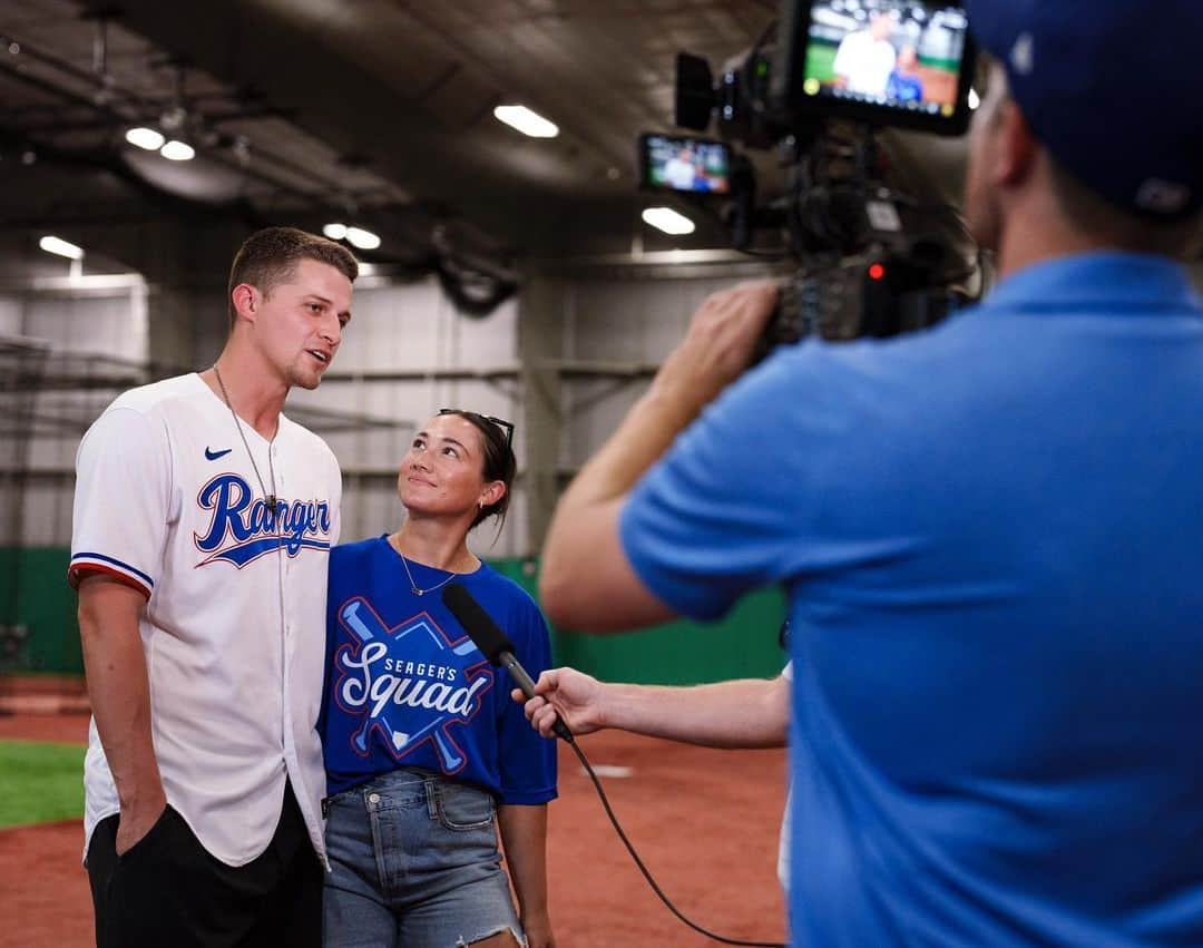 コーリー・シーガーさんのインスタグラム写真 - (コーリー・シーガーInstagram)「Thanks to the @rangersya for letting me, my wife and my dad host a hitting clinic for some of their athletes a few weeks ago.  Special thank you to @adidasdugout for helping me hook the kids up with some gear!」8月28日 2時20分 - coreyseager5