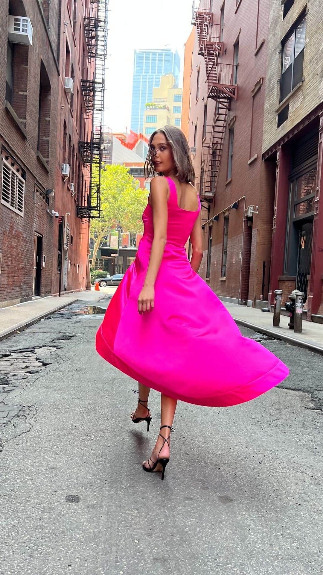シンシア ローリーのインスタグラム：「Anything can be a runway !! • • • The Violetta Dress - available in 3 colors!」