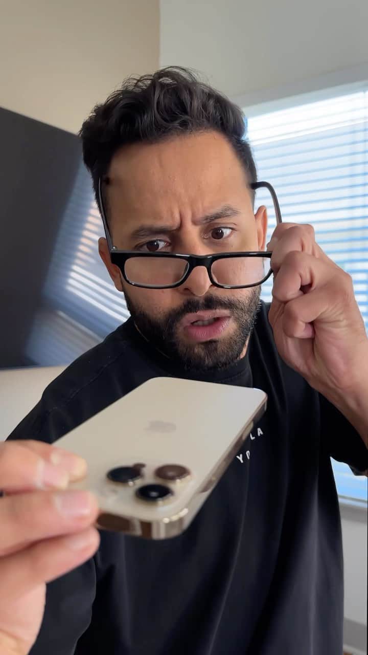Anwar Jibawiのインスタグラム：「What my mom sees 😂 (IB: @uce_gang)」