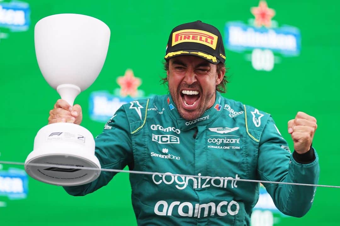 フェルナンド・アロンソのインスタグラム：「We gave it our all on the track. Very happy with the pace of the car, the podium, the fastest lap, and the strategy. Thank you @astonmartinf1 💚, what a Sunday . #f1 #astonmartin #zandvoort」