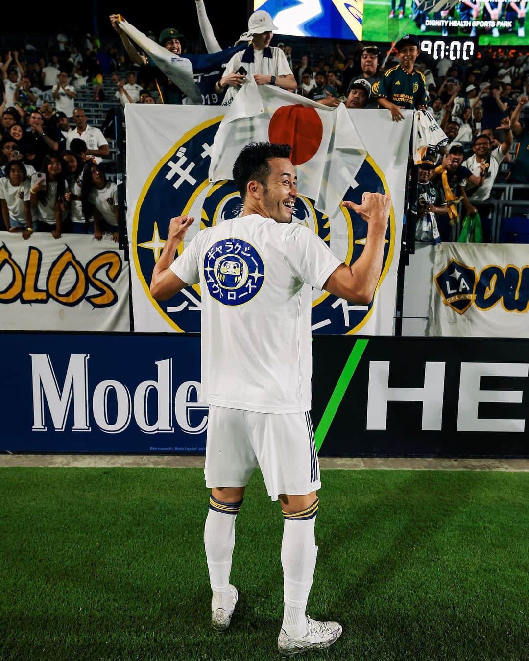 のインスタグラム：「Japangeles 🇯🇵  @galaxy_outlawz had a special gift for @mayayoshida22 post match.」