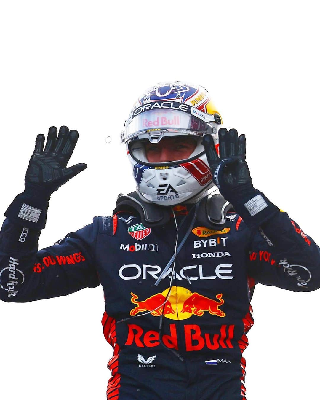 マックス・フェルスタッペンのインスタグラム：「Winning 9 races in a row is a truly incredible achievement, which I’m extremely proud to be a part of @redbullracing 🙌 Today was a challenge, but the car was an unbelievable rocket ship, let’s keep this going and keep pushing 👏」