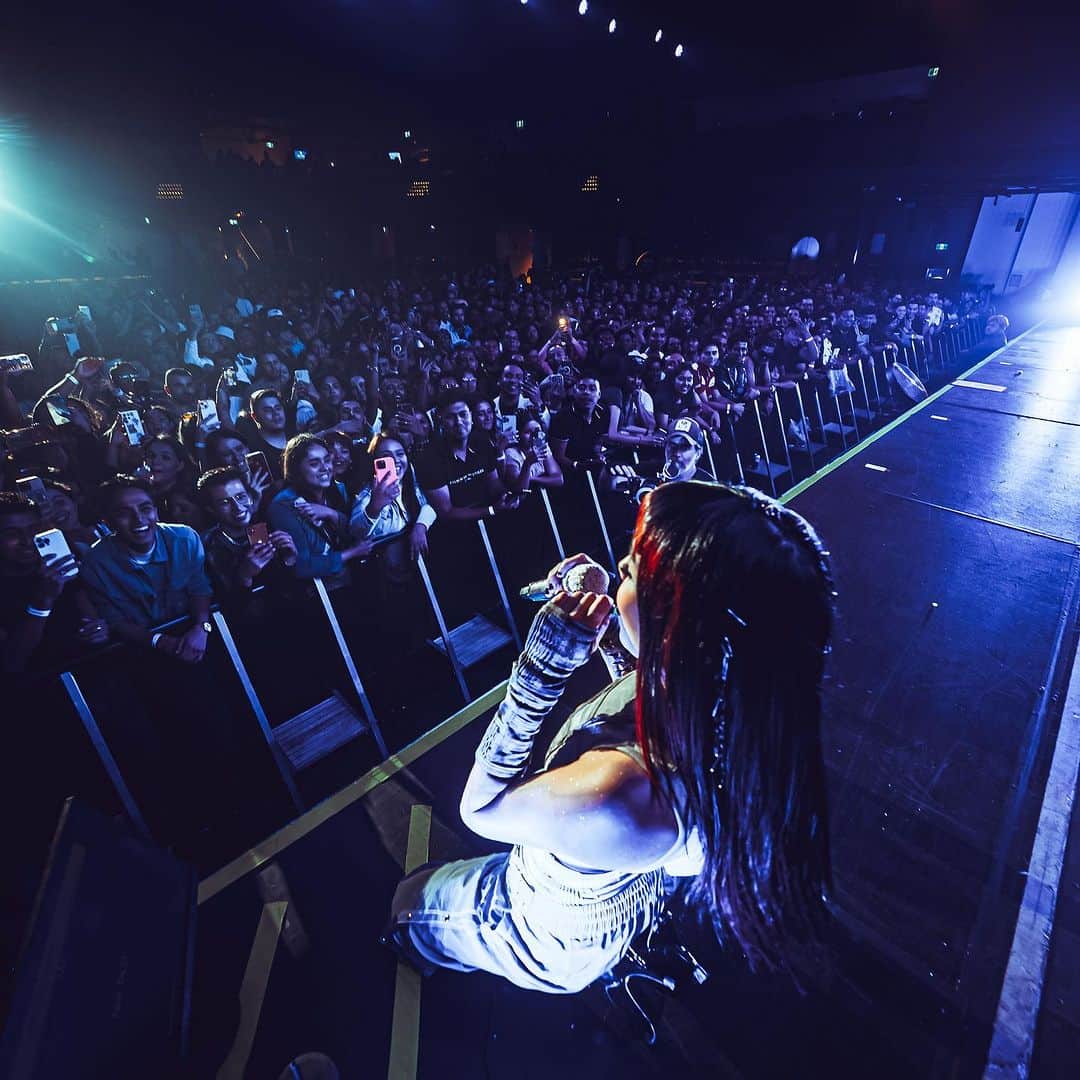 Danna Paolaさんのインスタグラム写真 - (Danna PaolaInstagram)「ando x multiples cityssss  living my best life 🎤🌠 gracias Torontoooooo 🇨🇦 que hermoso showwwww!!  Seguimosssss ( ya llegue a Chicago) 🙂」8月28日 4時00分 - dannapaola