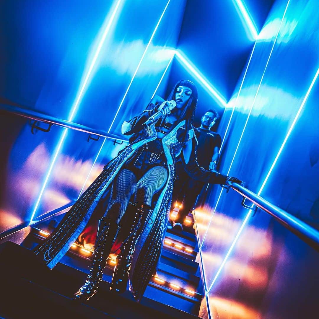 Danna Paolaさんのインスタグラム写真 - (Danna PaolaInstagram)「ando x multiples cityssss  living my best life 🎤🌠 gracias Torontoooooo 🇨🇦 que hermoso showwwww!!  Seguimosssss ( ya llegue a Chicago) 🙂」8月28日 4時00分 - dannapaola