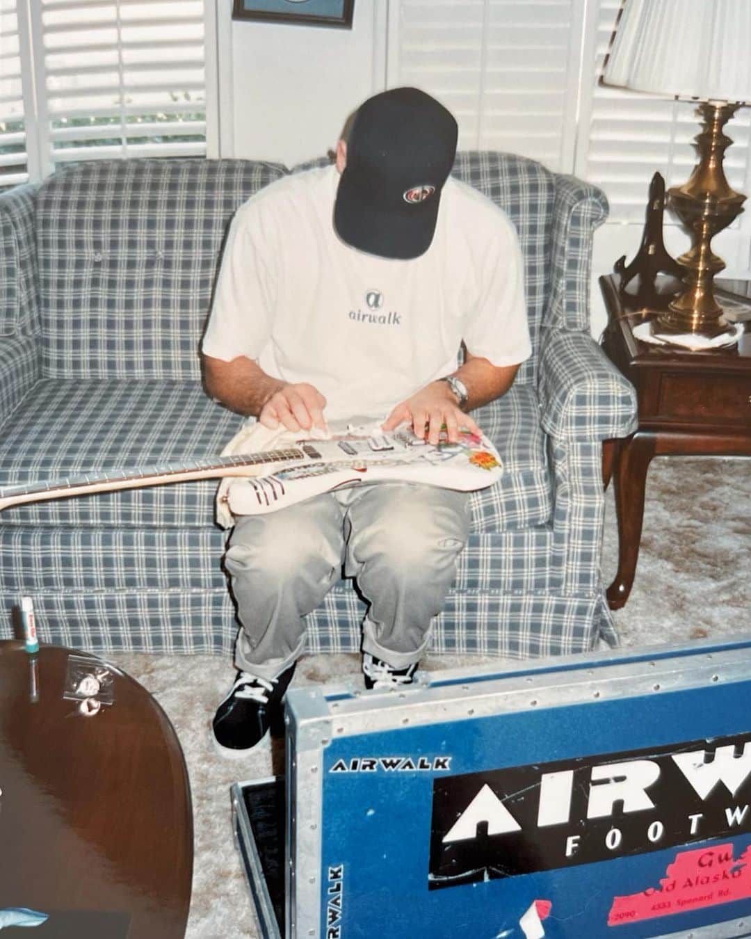 トム・デロングのインスタグラム：「@markhoppus found a picture of the day I added stickers to my first guitar. And here we are again, releasing the same guitar to the world through @fender !! Available now 🤘🏼🤘🏼」