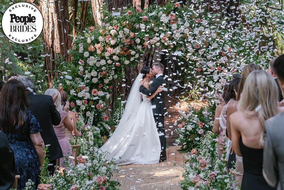 People Magazineさんのインスタグラム写真 - (People MagazineInstagram)「It was a wedding meant for the stars! ✨ Derek Hough and Hayley Erbert's Monterey County, California wedding on Saturday featured plenty of sweet and stunning touches — from the bride's custom duchess satin gown, to their reception inside a 100-year-old barn, to appearances from famous friends.  PEOPLE and BRIDES are teaming up to share all the biggest moments from Derek Hough and Hayley Erbert's dream wedding day. Visit our bio link to see more photos from the joyous affair! | 📷: @amyandstuart」8月28日 3時57分 - people