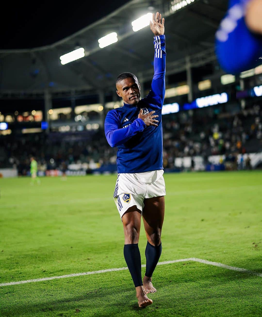 ダグラス・コスタさんのインスタグラム写真 - (ダグラス・コスタInstagram)「Amazing support yesterday !!!   Let’s do this together 🙋🏾‍♂️」8月28日 4時09分 - douglascosta