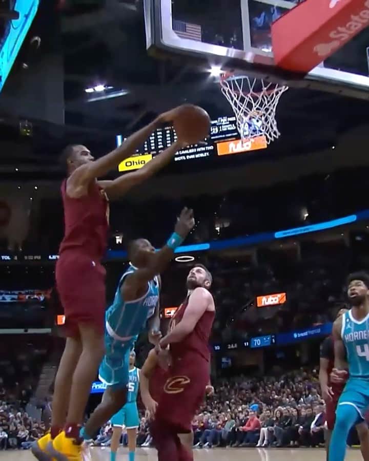 キャブスのインスタグラム：「When @evanmobley4 blocks it and the @cavs gain possession! #BESTofNBA」