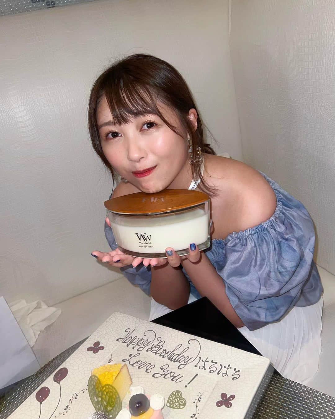 佐々木晴花さんのインスタグラム写真 - (佐々木晴花Instagram)「・ ・ 仕事仲間でもありお友達でもある たけちゃんとあかねっちに誕生日お祝いしてもらいましたー🎂㊗️  こんなオシャレなフレンチ行ったことない！！贅沢な時間をありがとう～🥺💗 プレゼントも私が欲しかった音がする癒し効果抜群のキャンドルで、これでリラックスして深い眠りを目指したいと思います😪😴💤  大人になってから波長が合う友達ができるのは貴重なので本当に嬉しい！いつもありがとう✨ これからもよろしくお願いしますっ🌼✨ ・ ・ ・ #誕生日#野菜の日 #8月31日  #誕生日会#女子会#女子会ランチ  #x #エックス#aixs #フレンチ #女優#俳優#役者#RIZINガール#新人YouTuber」8月28日 9時45分 - haru2n.run