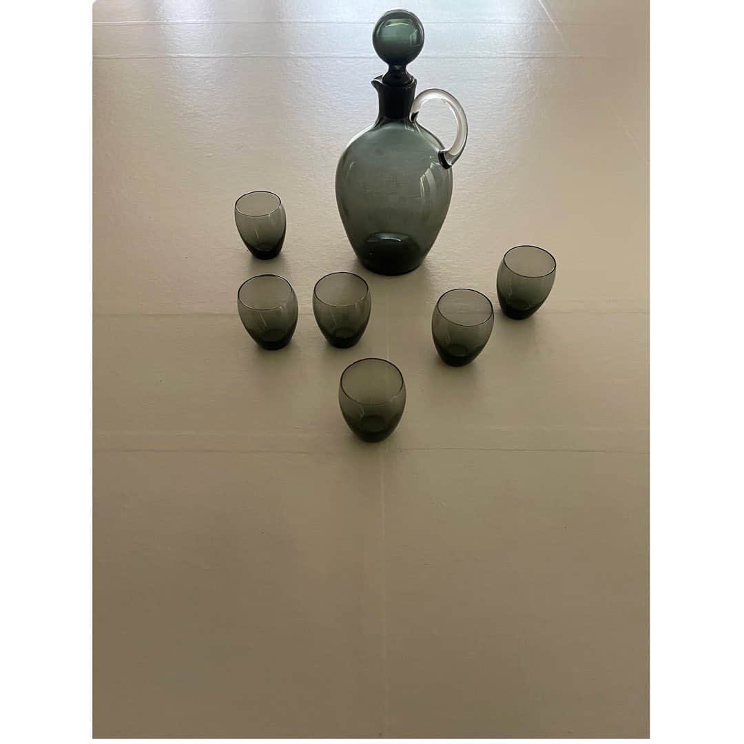 journaleatripのインスタグラム：「.  Czech gray glass  眠っていた祖父の箱を少しづつ開けて使ってみようかと。時間が止まってた物。  そしてgoogleアプリの便利さに気づく🙏」