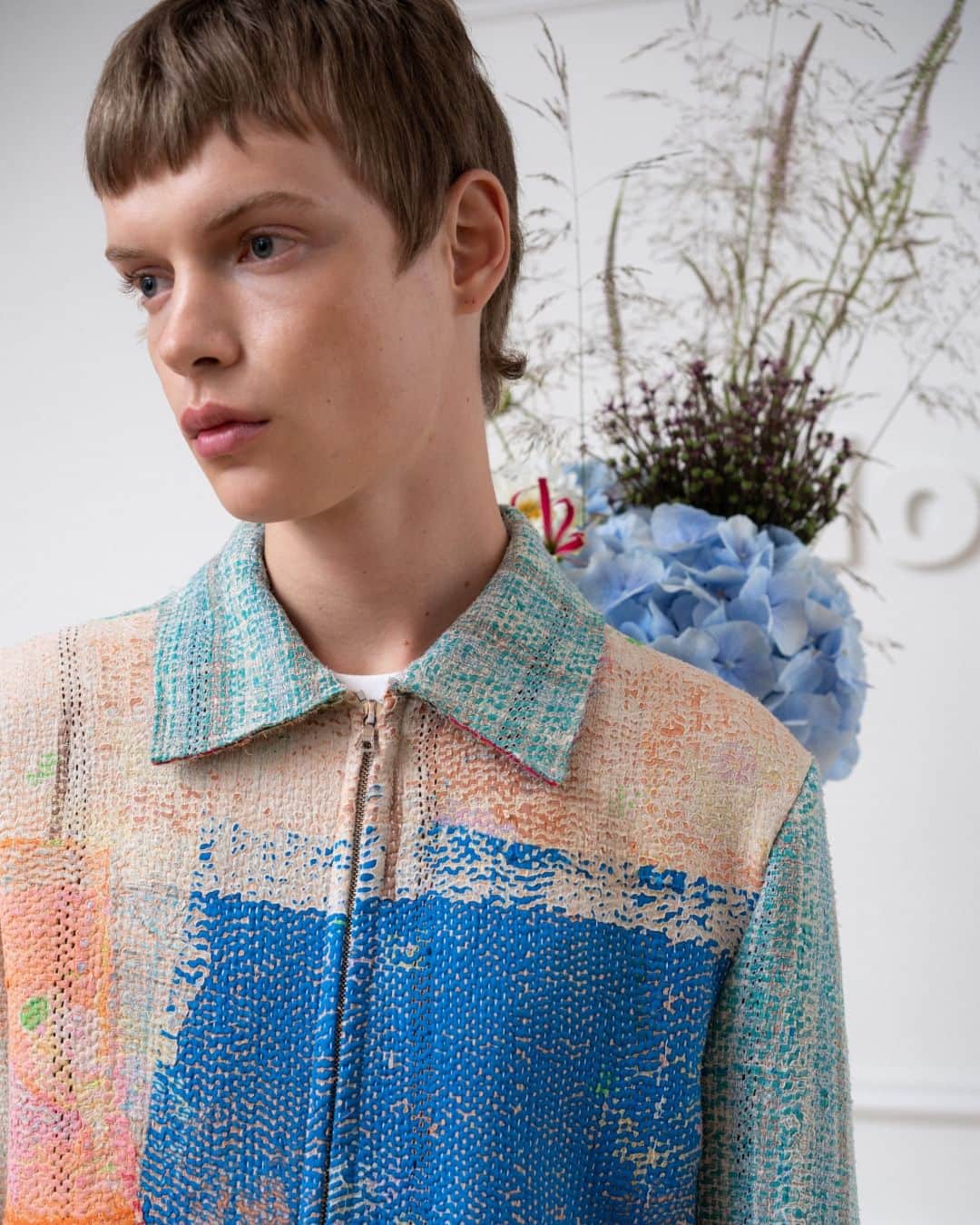 クロスサージョンのインスタグラム：「FLOWERS DON’T TELL, THEY SHOW  The new summer collection from Creative Director Rav Matharu, is a continuation of a luxury craftsmanship approach to what may be called streetwear, more so a contemporary wardrobe for the modern man.  Available in-store at 40 Savile Row, London England.  #clothsurgeon #savilerow #bespoke」