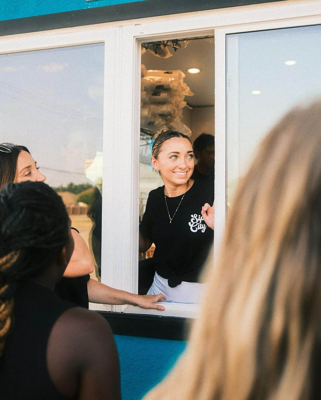 Brooklyn and Baileyさんのインスタグラム写真 - (Brooklyn and BaileyInstagram)「The grand opening this weekend was a huge success- thanks to y’all🥹 definitely memories that’ll last forever」8月28日 4時34分 - brooklynandbailey