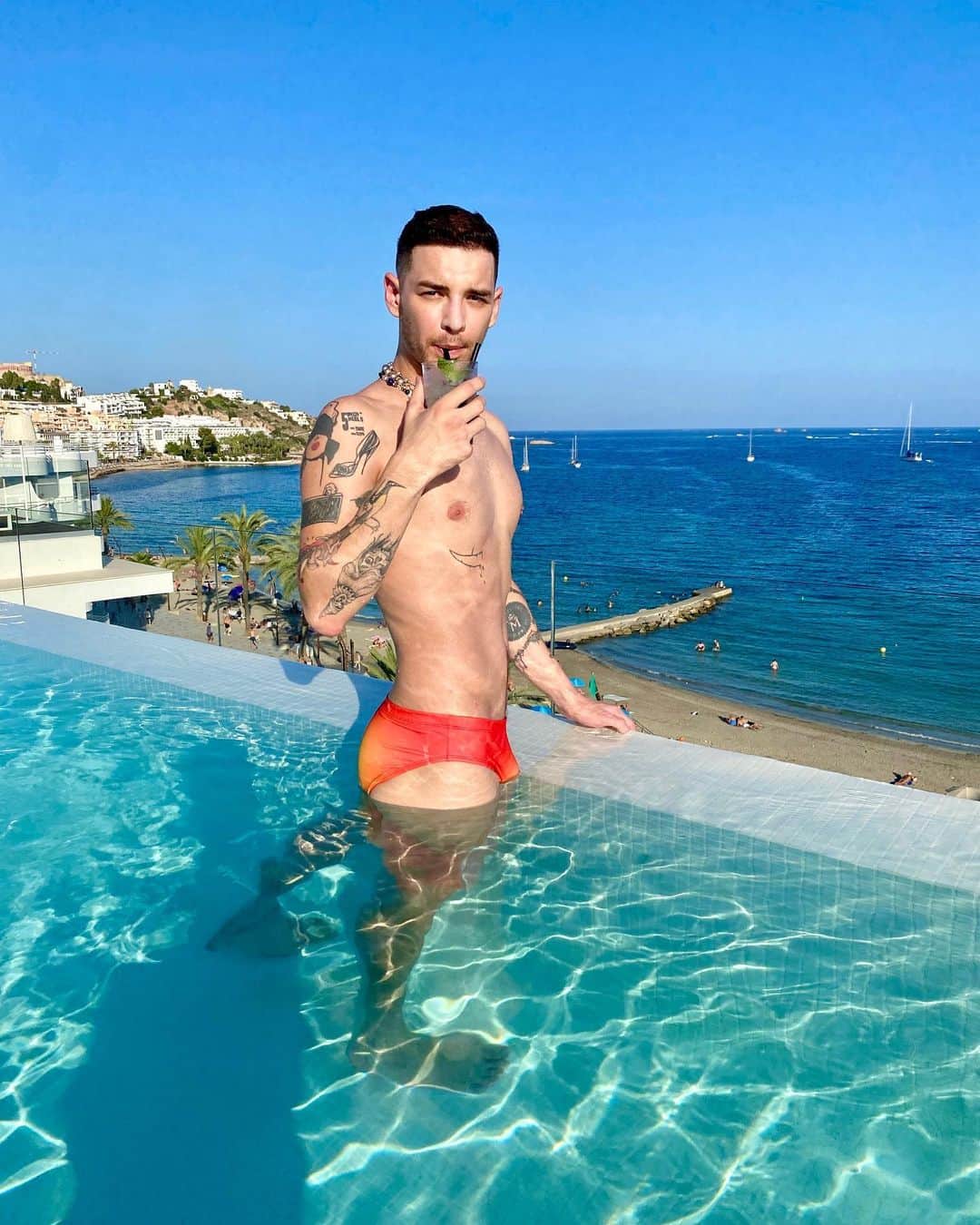 ヴァイオレット・チャチキのインスタグラム：「Okay so Ibiza was wild. Had the most amazing time ever celebrating my best friend @gottmik 🎈 and cannot thank @oneibizasuites for the most stunning accommodations possible. now, back to humble crossdressing ! 💋」