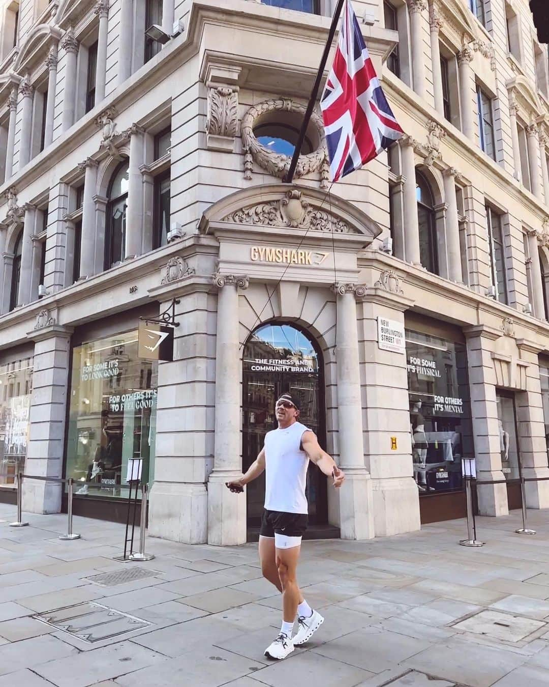 スティーブ・クックさんのインスタグラム写真 - (スティーブ・クックInstagram)「London in good weather is unmatched, It’s simply elite!」8月28日 4時59分 - stevecook