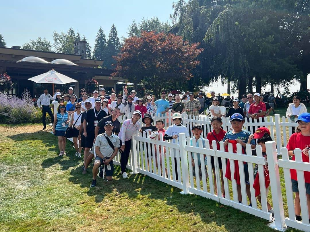 リディア・コさんのインスタグラム写真 - (リディア・コInstagram)「First group out as a one ball was a new one, but seeing the crowds surround the first tee, and continue to watch me play, brought tears to my eyes. Not sure what I did to deserve all the support and love. Feeling blessed and grateful. Thank you 🇨🇦」8月28日 5時27分 - lydsko