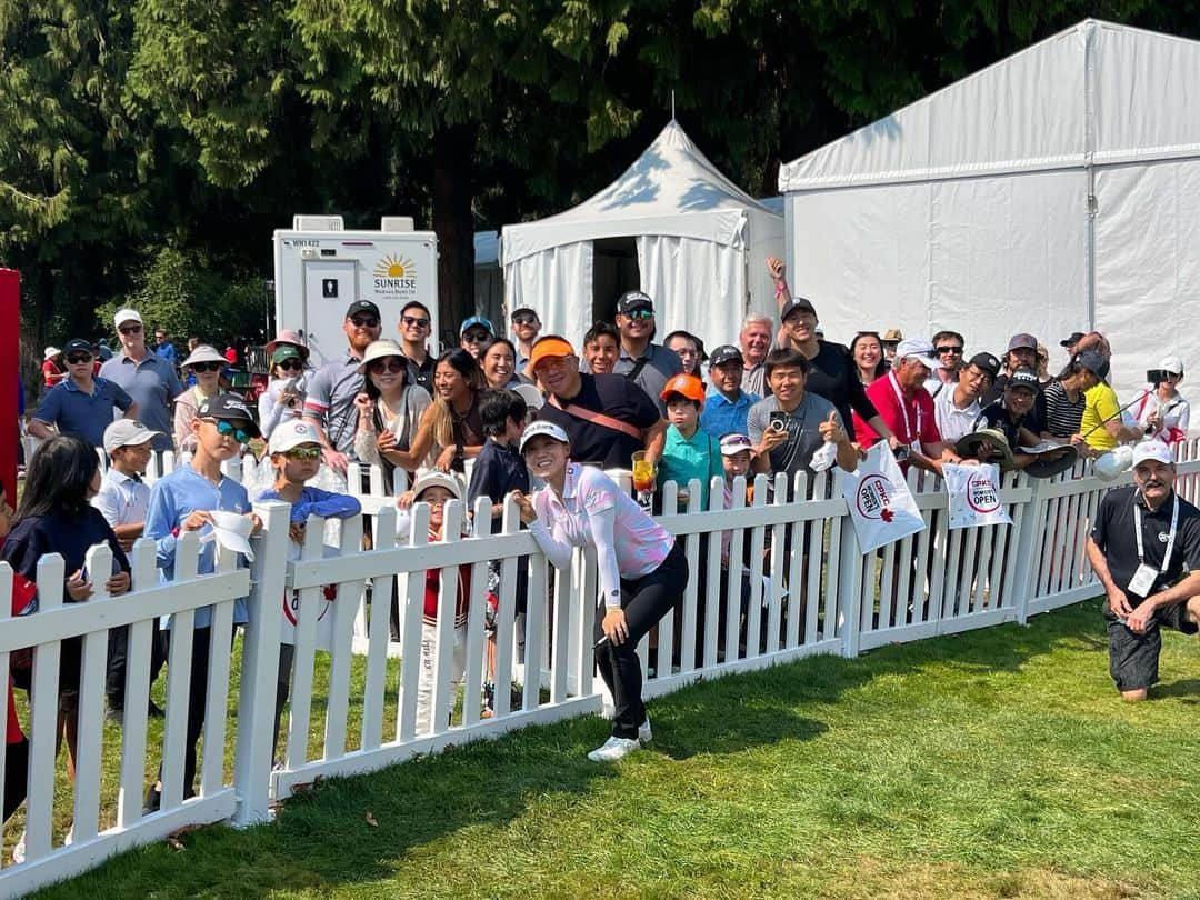 リディア・コのインスタグラム：「First group out as a one ball was a new one, but seeing the crowds surround the first tee, and continue to watch me play, brought tears to my eyes. Not sure what I did to deserve all the support and love. Feeling blessed and grateful. Thank you 🇨🇦」