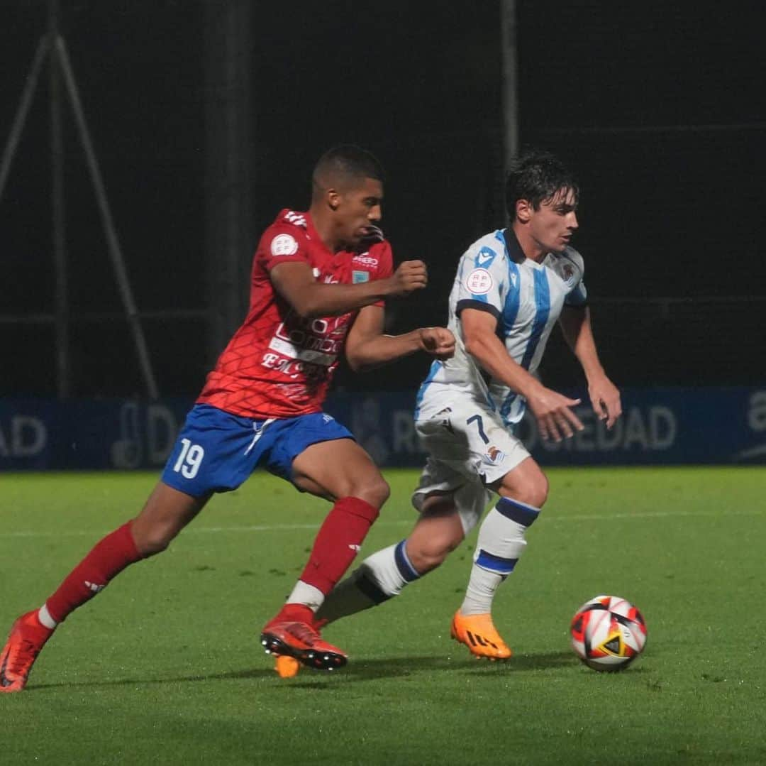 レアル・ソシエダさんのインスタグラム写真 - (レアル・ソシエダInstagram)「⚽️ Sanse 1-0 @sdtarazona1924   💪🏼 Victoria de nuestro filial en el primer partido de la temporada. GOAZEN SANSE!!! 💙  #Zubieta | #AurreraReala」8月28日 5時21分 - realsociedad