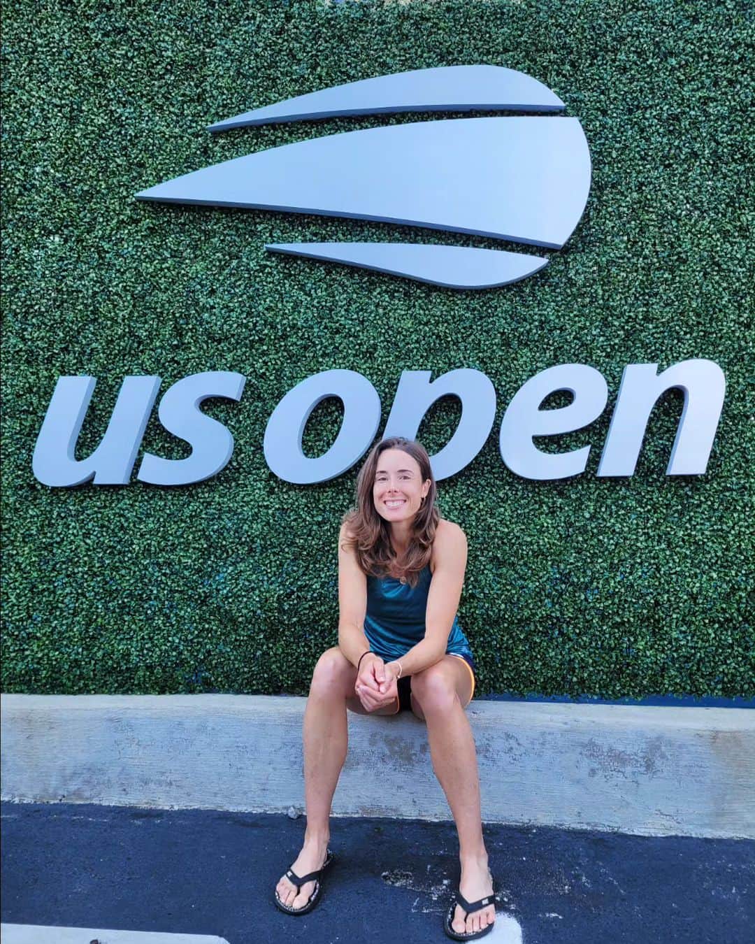 アリーゼ・コルネのインスタグラム：「Here we go @usopen 😃 !  So grateful for staying healthy and competitive all this time and being able to play my 17th US Open main draw 😇✊️💙🙏  My hard work and commitment to this sport paid off and I finally allow myself to be proud of my journey 🙌 even if it's not over yet 😉  See you tomorrow everybody ! 🎾 #UsOpen2023」