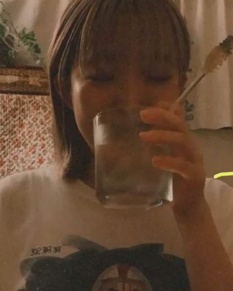 きさのインスタグラム：「おやすみみなさん インスタライブをスクリーンショットしました。 みんなのことだいすきです。 ライブで会おうね。」