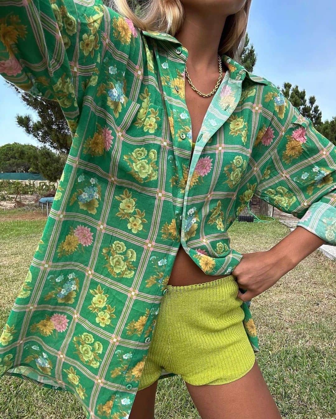 SPELLのインスタグラム：「Focus on: Citrus Crush 💚 forever muse @ritamontezuma styles our Flora faves ~ tap to shop ✨」