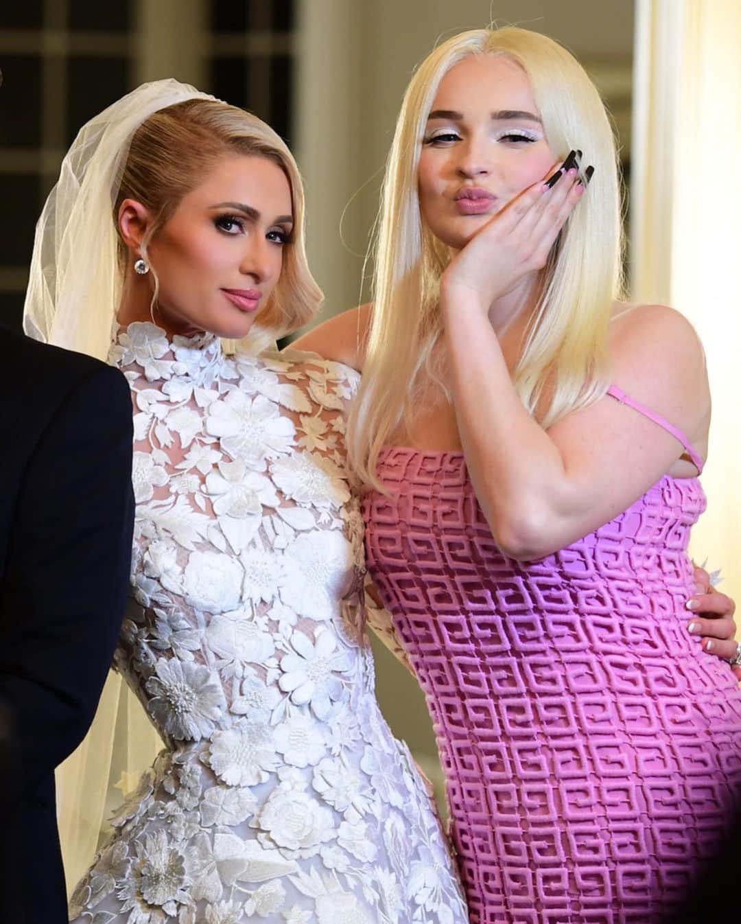 パリス・ヒルトンのインスタグラム：「Happy Birthday @KimPetras! Celebrating you today brings back memories of all the iconic moments we've shared. It's always a vibe when we're together. 👯‍♀️ I’m so grateful for our friendship and excited for all the legendary times still to come. Cheers to another year of creating unforgettable memories! 🥂 Love you forever sis🥰 #IconsOnlyBtch」
