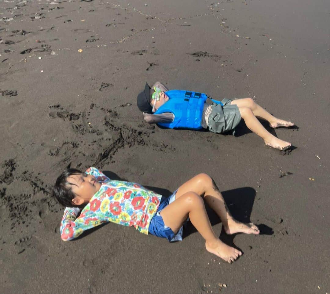 星野涼子さんのインスタグラム写真 - (星野涼子Instagram)「３週間の実家での夏休みがいよいよ終わり。  さみしいなぁ。 終わりがあるから特別になるのよね。 寂しいと思えるのは幸せだったからだね✨  #夏の思い出 #帰省　#夏休み　#大人の夏休み　#寂しい #幸せ　#海　#プール　#マリオカート　#水塗り絵　#ライフジャケット　#海水浴　#男の子ママ　#summer #vacation #happy #mario #여름 #아들 #아들맘 #아들스타그램 #행복　#夏の決心　#大江千里」8月28日 6時31分 - ryoko.hoshino