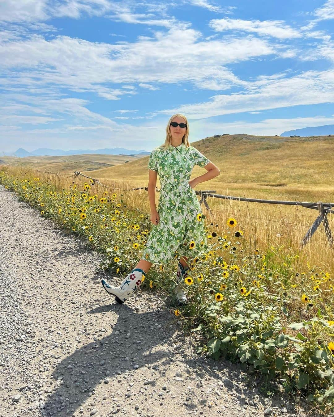 ハーレー・ヴィエラ・ニュートンさんのインスタグラム写真 - (ハーレー・ヴィエラ・ニュートンInstagram)「🌻 BIG SKY 🌻」8月28日 6時42分 - harleyvnewton