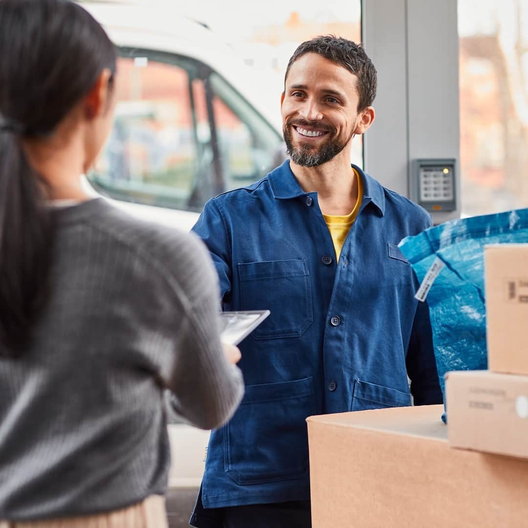のインスタグラム：「No matter the size of your wallet, there’s a delivery option for you! With standard delivery now starting at $19, you can get your order home, your way. Learn more about our delivery options at the link in bio.」