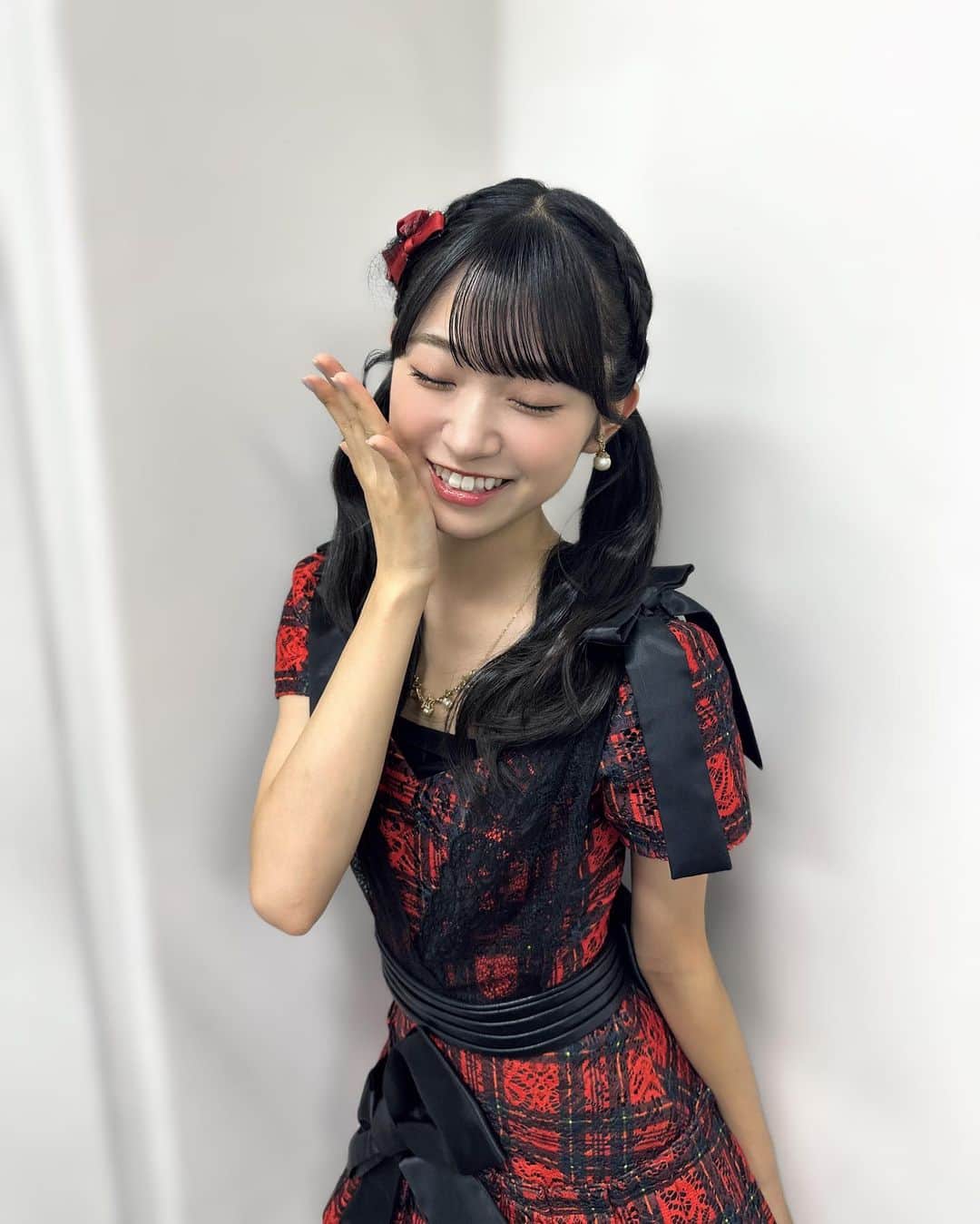 山内瑞葵さんのインスタグラム写真 - (山内瑞葵Instagram)「. ୨୧┈┈┈┈┈┈┈┈┈┈‪୨୧‬ . 赤チェック衣装がやっぱり好きです♥️🖤 . #AKB48 #衣装 . ୨୧┈┈┈┈┈┈┈┈┈┈୨୧」8月28日 7時40分 - zukky_48
