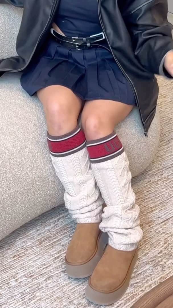 アグのインスタグラム：「These boots were made for @isaasung. 🤎   #UGG #FeelsLikeUGG」