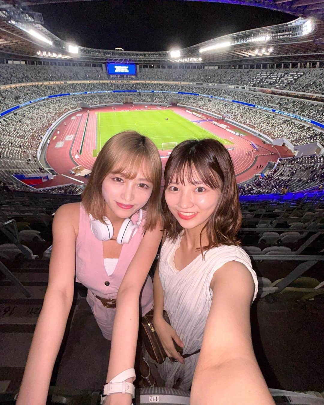 まなさんのインスタグラム写真 - (まなInstagram)「サッカー久々に見たな⚽️ #サッカー　#jリーグ#fc東京 #国立競技場 #スポーツ観戦 #観戦コーデ#fashion」8月28日 18時52分 - manachan_1120