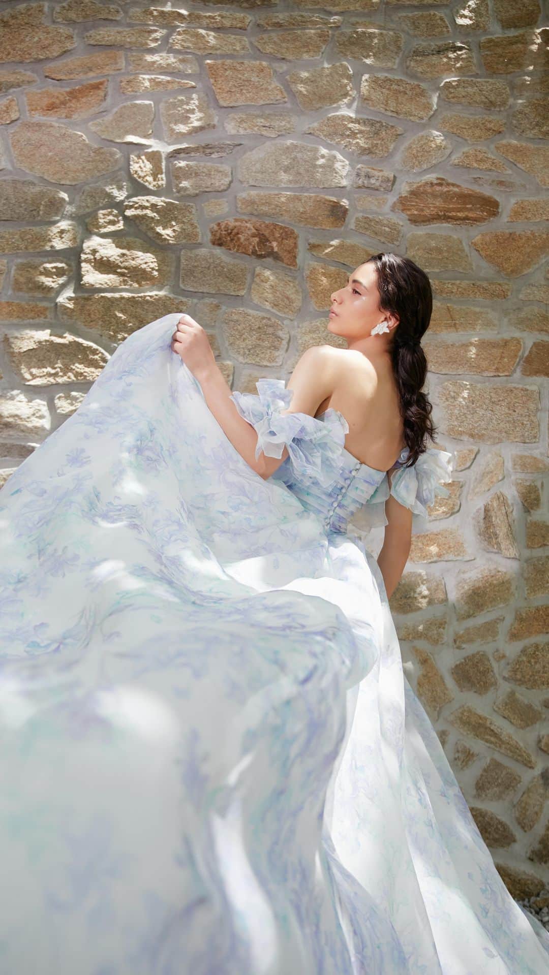 Authentique Authentiqueのインスタグラム：「.  ROSA CLARA  柔らかなオーガンジーにプリントされたフラワーデザインが とても愛らしいアイスブルーのカラードレス。  スカートに空気が含まれた時、 ふわっと舞う様に揺れる姿がとても可憐な印象を与えます。  Dress:04-70159 Shop:軽井沢  @authentique_weddingdress   #authentique  #authentique_dress  #フォレスターナ軽井沢  #フォレスターナ花嫁」